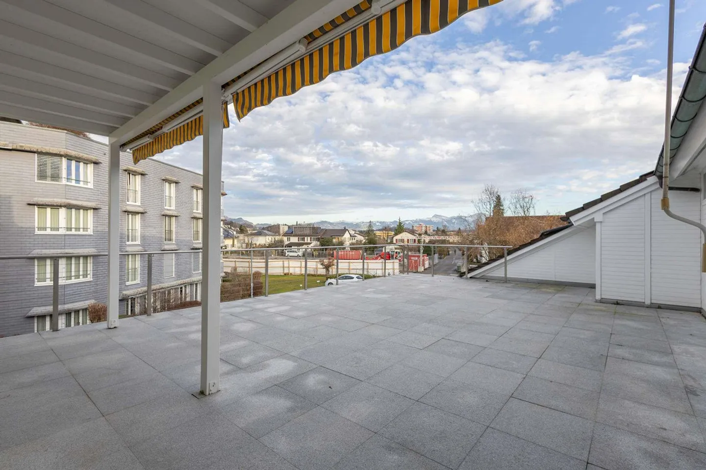 Appartement exclusif de 4,5 pièces à Jona avec une impressionnante terrasse de 88 m² - Photo 11 sur 16