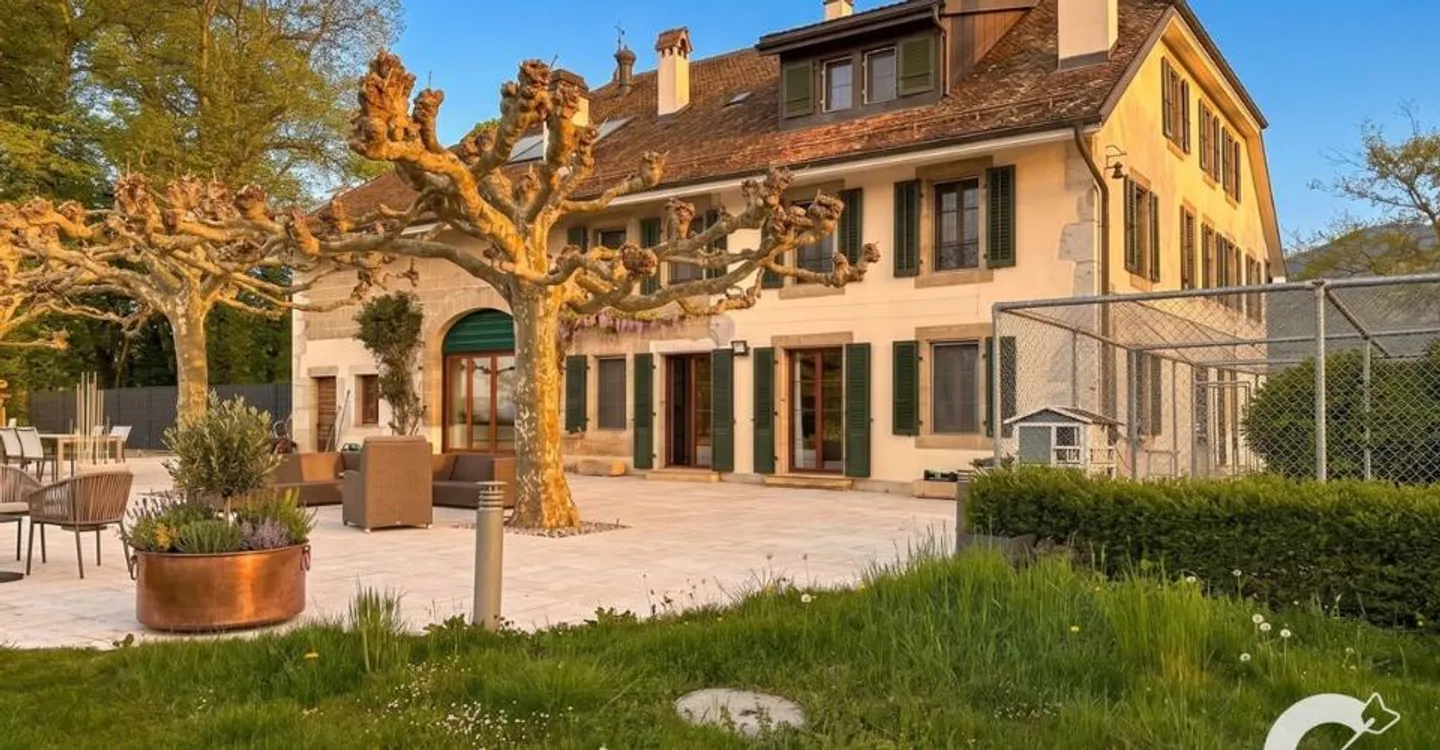 Historic Manor House - A Rare and Exceptional Property in Grens - Photo 2 of 12
