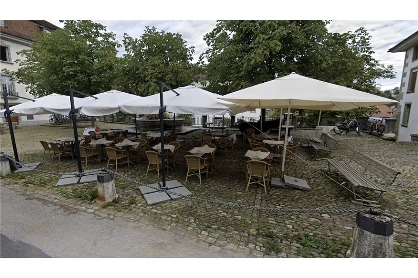 Magnificent space for restaurant, very close to Rue de Lausanne and not far from the cathedral. Capacity of 18 people plus a room for 8 with terrace: total capacity of 24 people. - Photo 1 of 2