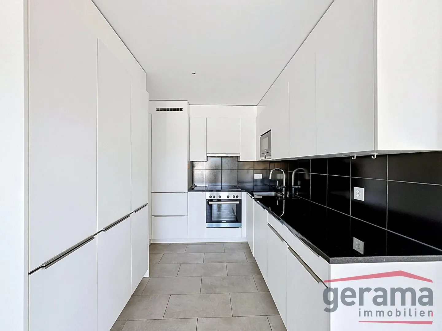 Spacious 4.5-room apartment in Corminboeuf! - Photo 1 of 6