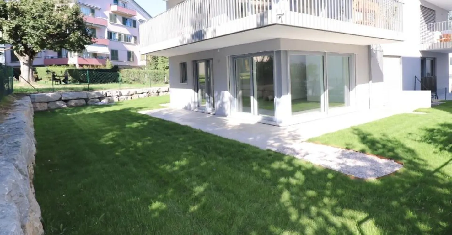 Rare opportunity! Magnificent new garden-level apartment, 3 bedrooms, very close to the center, in a completely quiet neighborhood! - Photo 1 of 4
