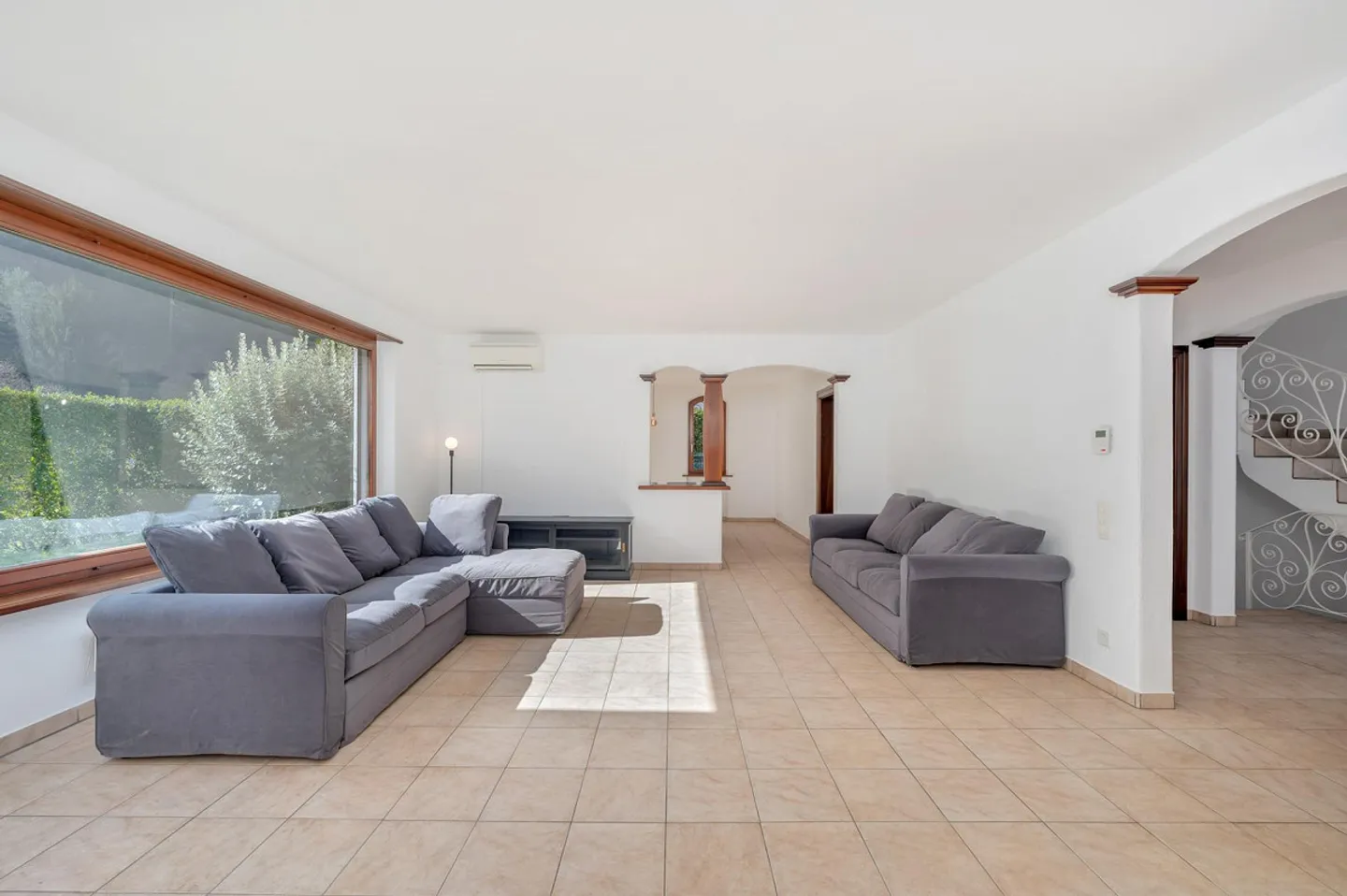 Mediterranean Style Villa - Luxury and Timeless Style - Photo 4 of 11