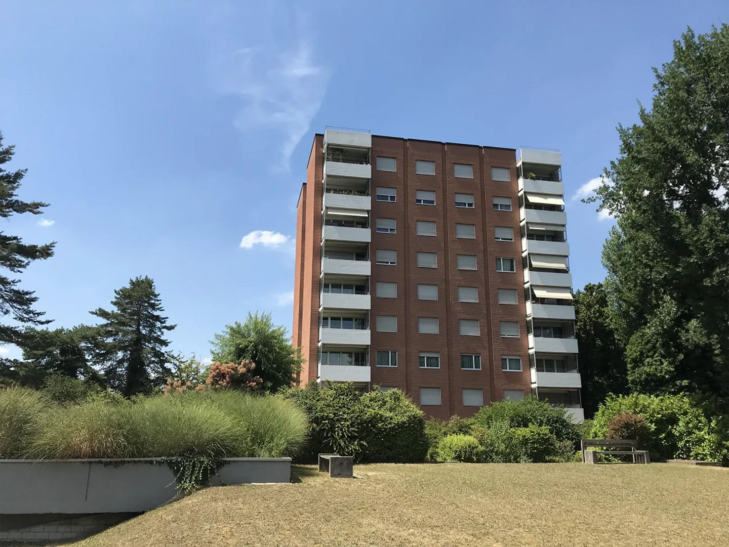 Grosse 5.5-Zimmerwohnung mit schöner Aussicht - Photo 1 of 15