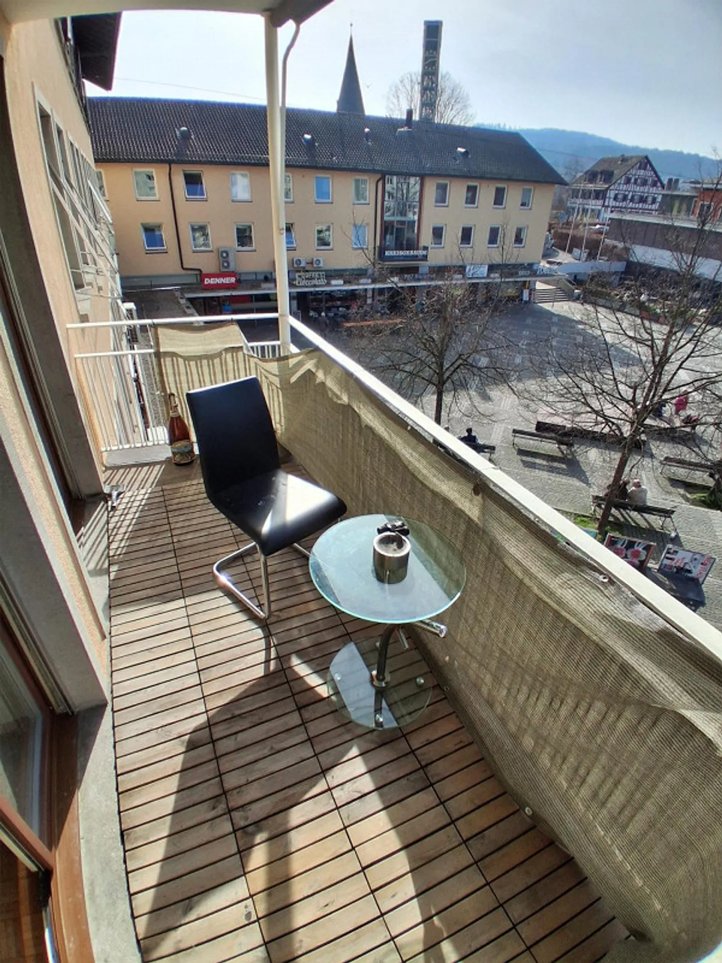 Roommate wanted in 4-room apartment - Photo 2 of 7