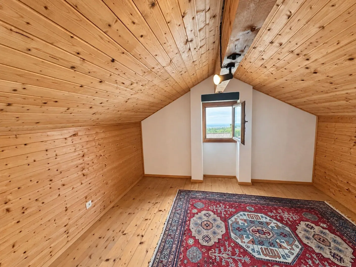 MAISON CARACTÉRISTIQUE AVEC JARDIN DANS LE NUCLEO DE CLARO - Photo 9 sur 13
