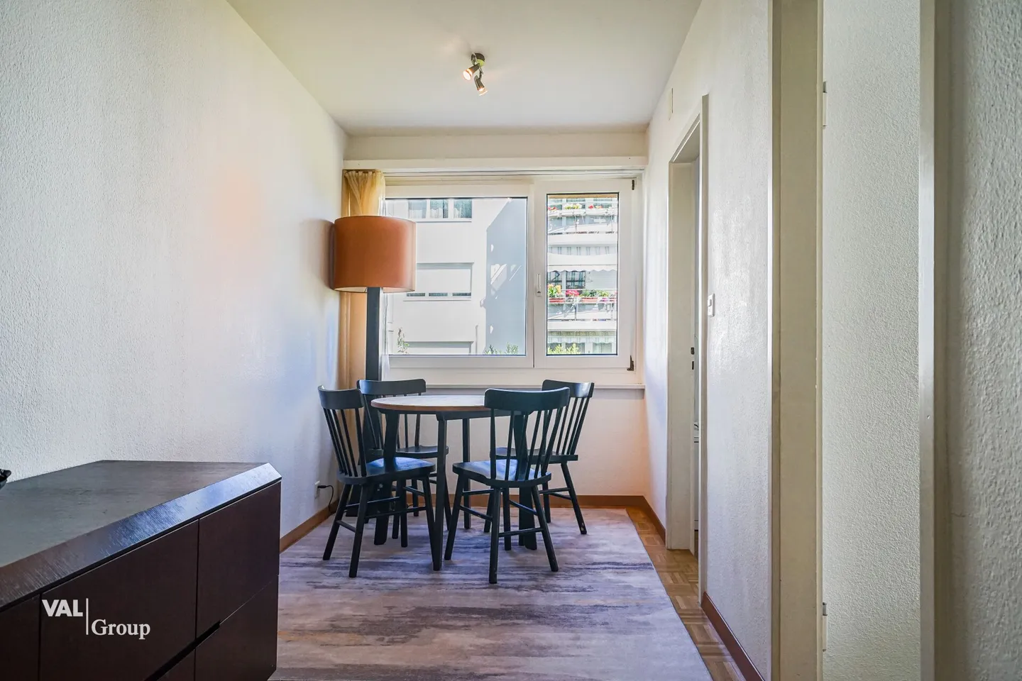 Appartement en rez-de-chaussée lumineux dans un environnement calme et verdoyant - Photo 7 sur 12