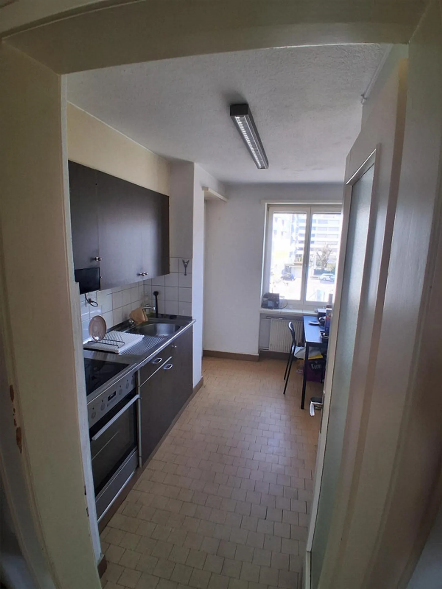 Roommate wanted in 4-room apartment - Photo 7 of 7