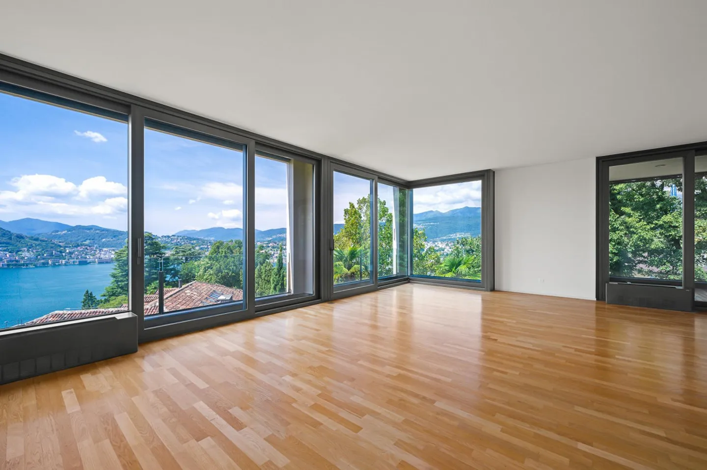 AGRÉABLE APPARTEMENT DE 4.5 PIÈCES AVEC VUE SUR LE LAC À RUVIGLIANA - Photo 1 sur 13