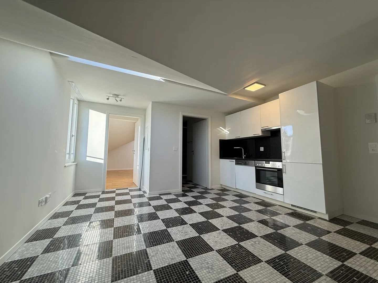 Appartamento al piano terra con 3 camere in posizione centrale - Foto 1 di 9