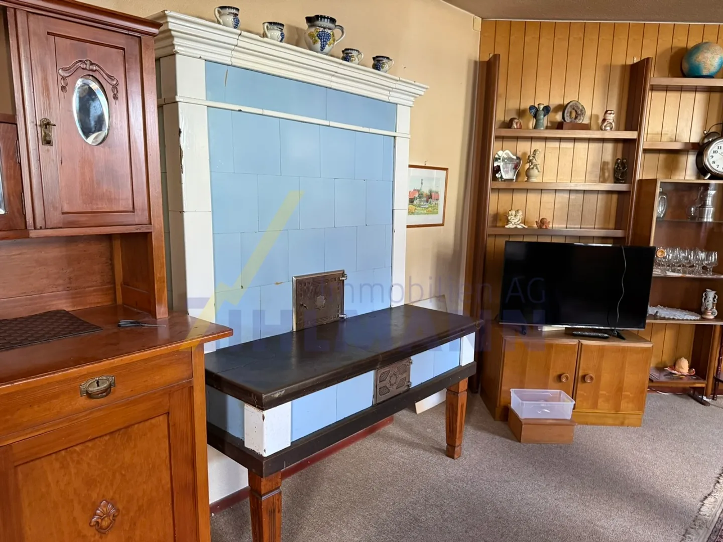 Spacious Single-Family House with Barn and Versatile Outbuildings - Photo 5 of 11