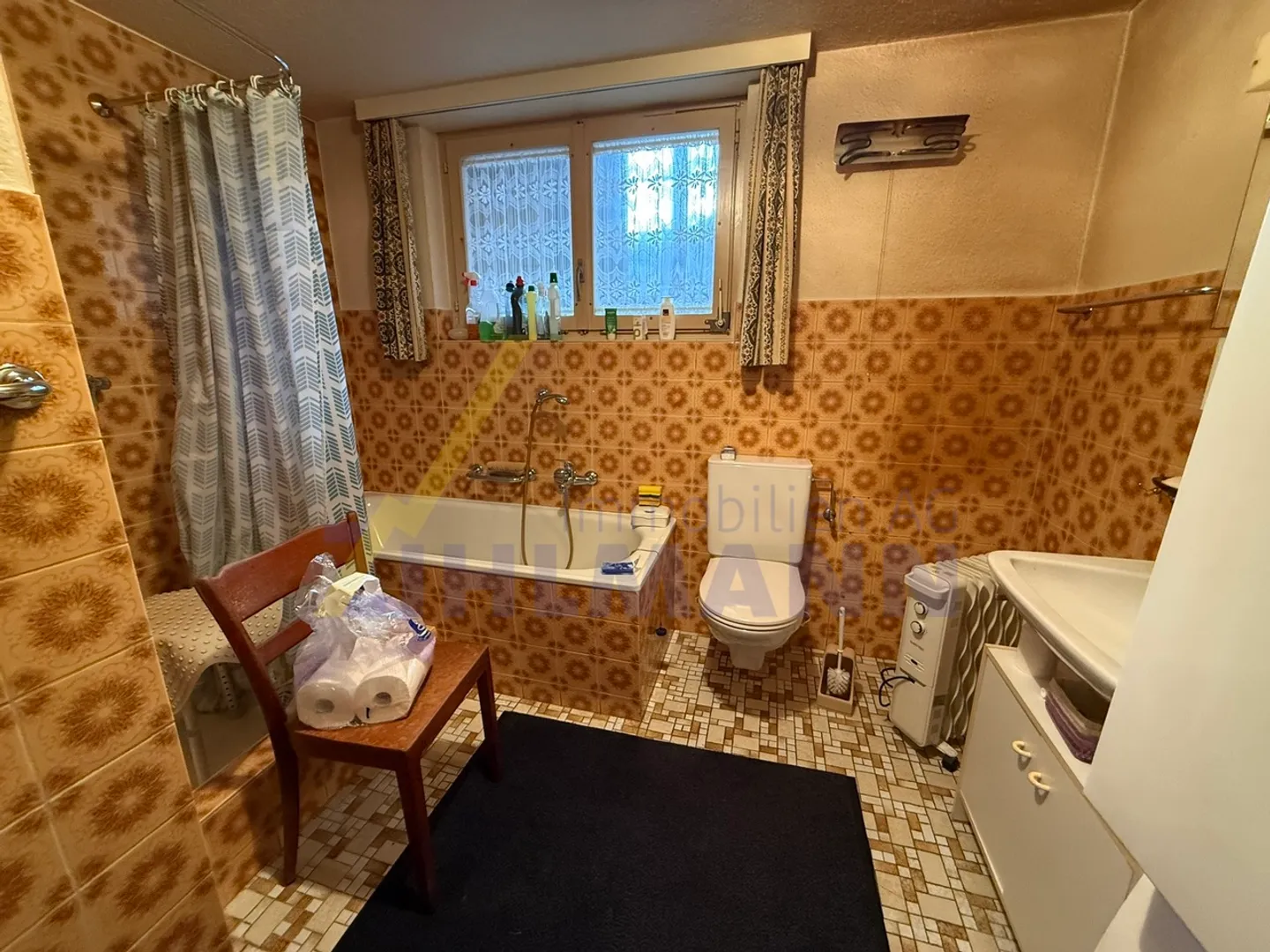 Spacious Single-Family House with Barn and Versatile Outbuildings - Photo 7 of 11