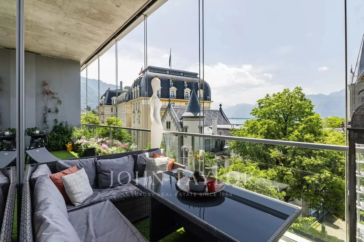 Loft architettonico nel centro di Montreux, tra lago e montagne - Foto 3 di 11