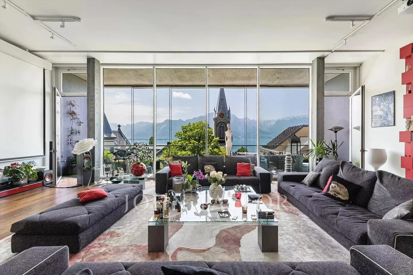 Loft architettonico nel centro di Montreux, tra lago e montagne - Foto 1 di 11