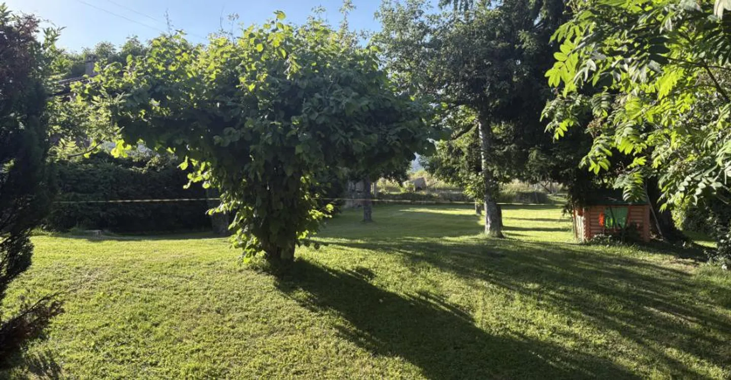 Bella e rara parcella edificabile - vista parziale delle Alpi - Foto 1 di 2