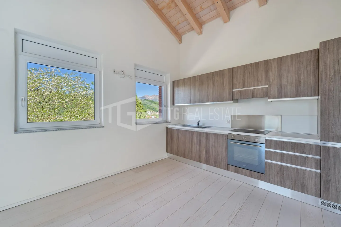 Penthouse with 3.5 rooms in Cadro - Photo 3 of 9