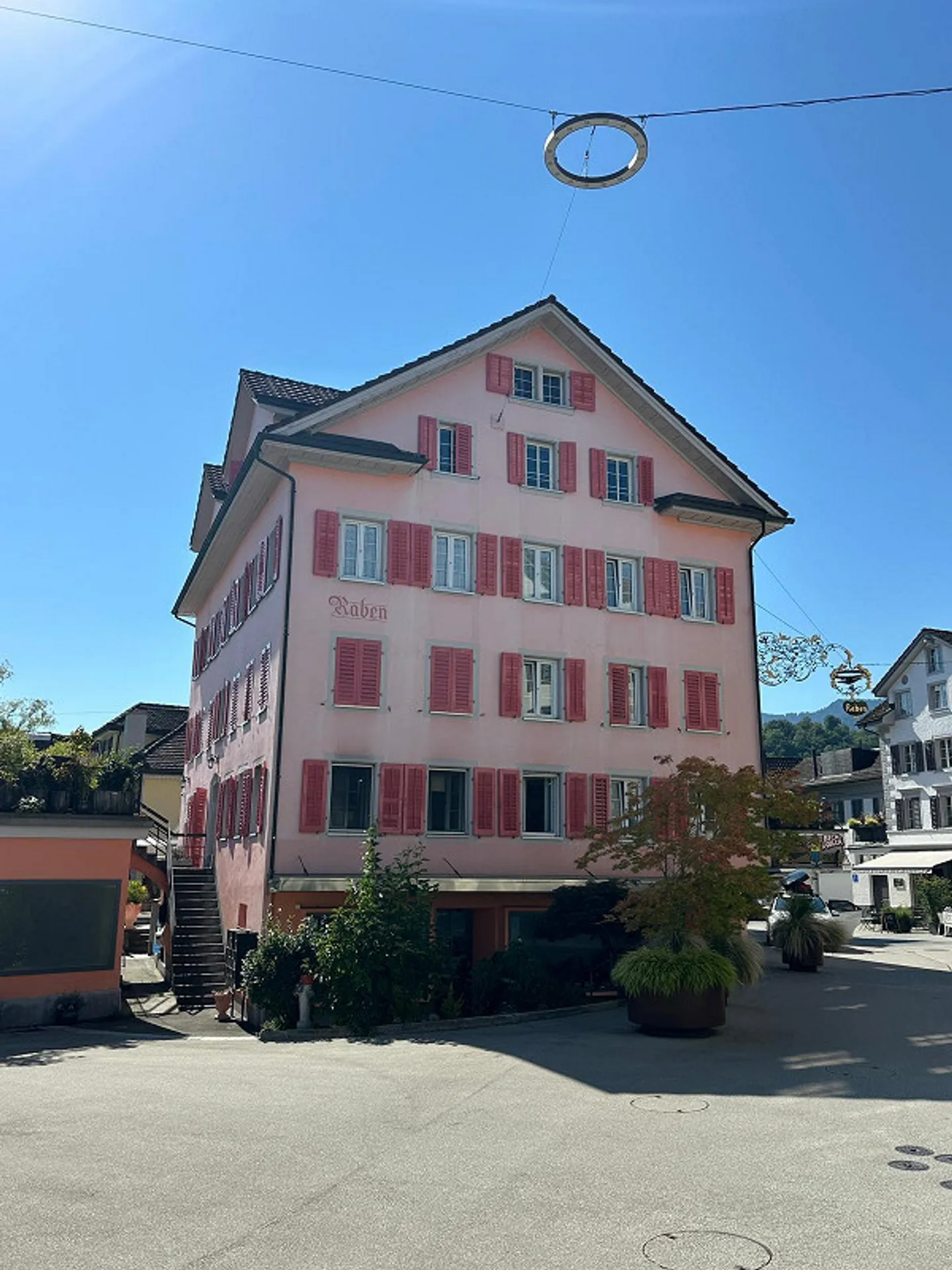 Freshly renovated 3.5-room apartment in the city center of Richterswil - Photo 1 of 7
