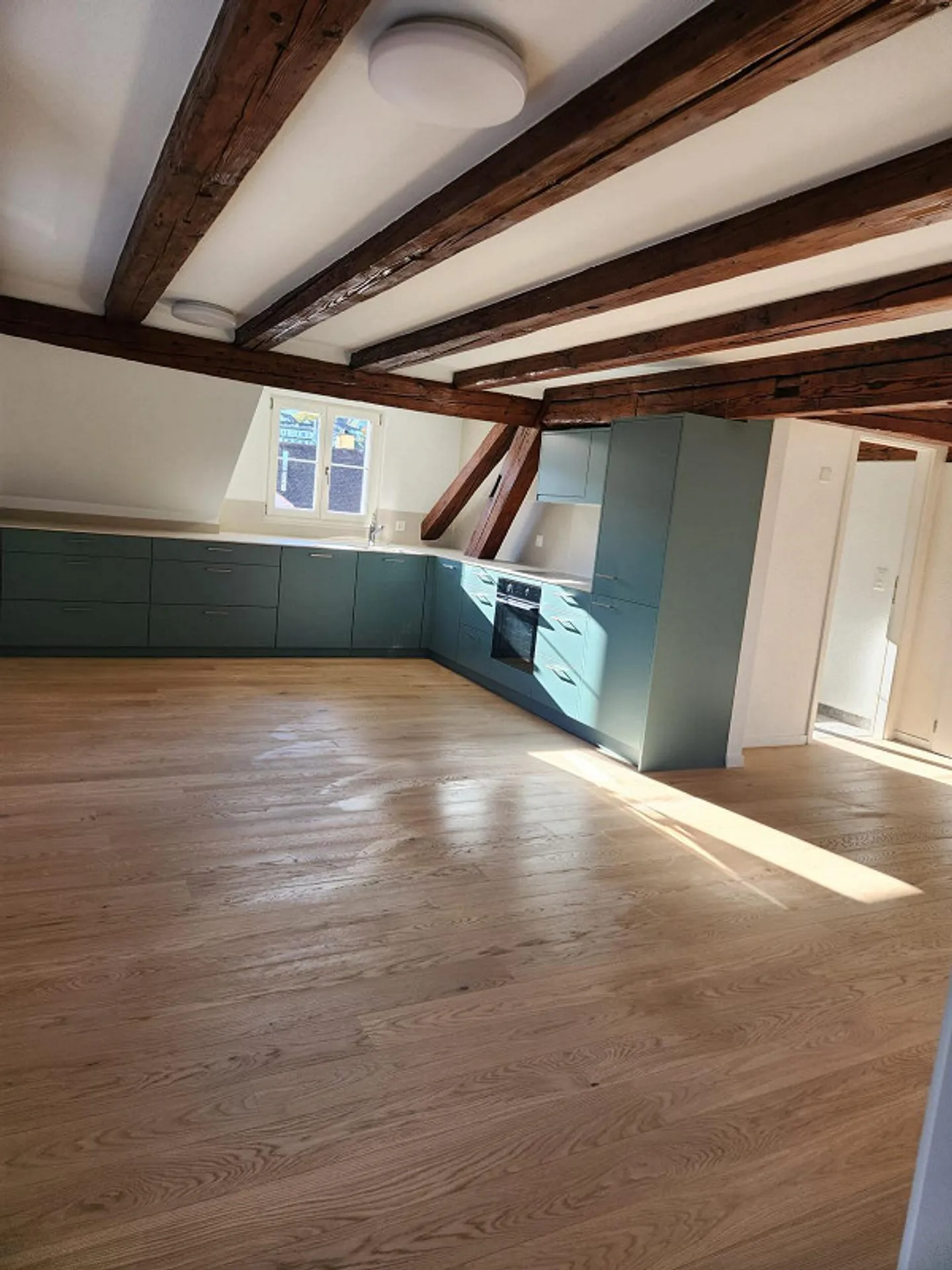 Freshly renovated 3.5-room apartment in the city center of Richterswil - Photo 2 of 7