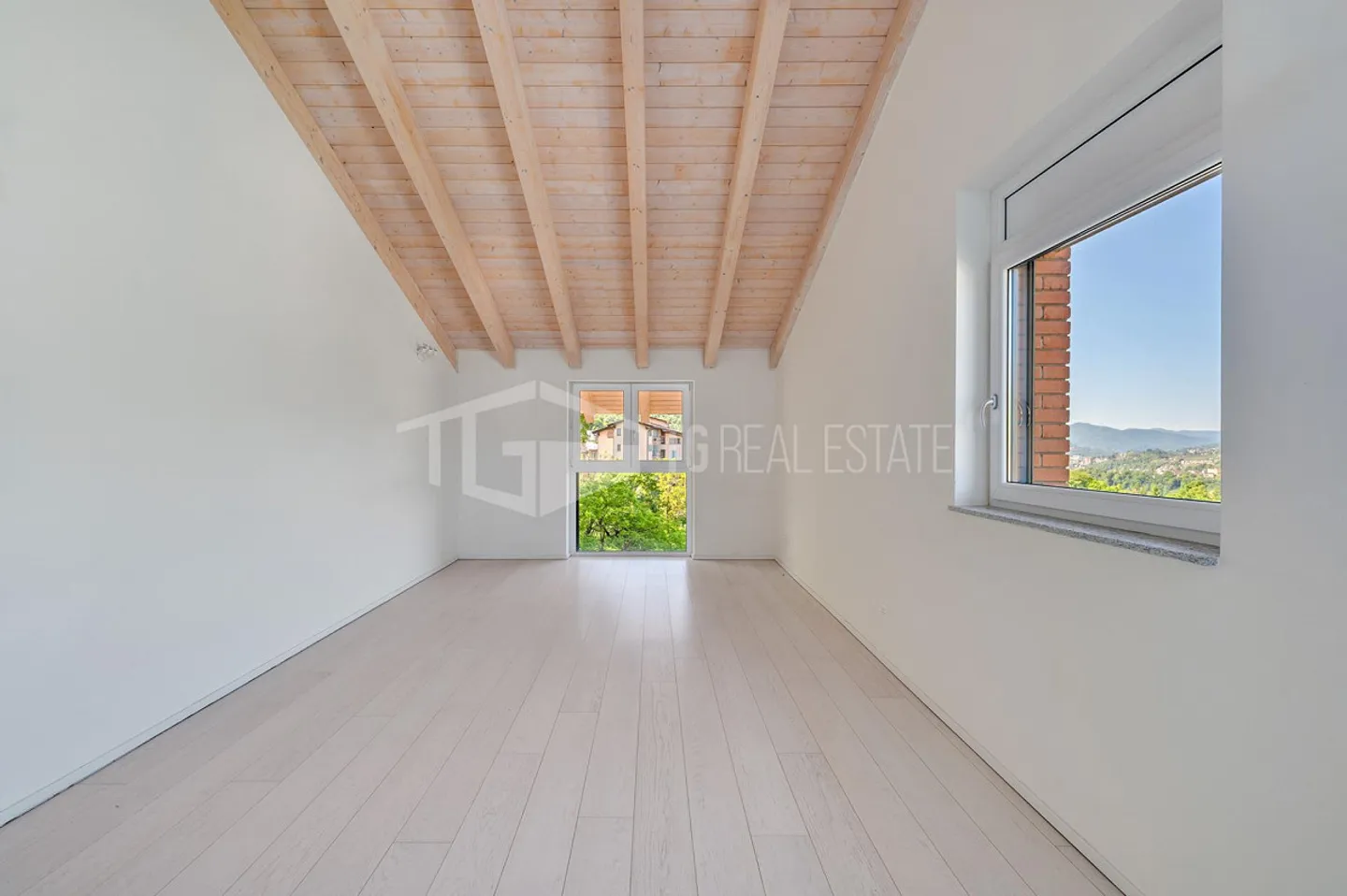 Penthouse with 3.5 rooms in Cadro - Photo 7 of 9