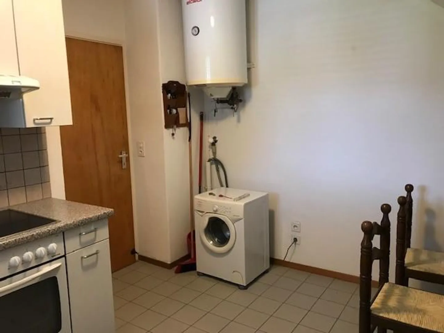 FURNISHED 2.5-ROOM APARTMENT - IDEAL FOR SINGLES OR COUPLES - Photo 3 of 11