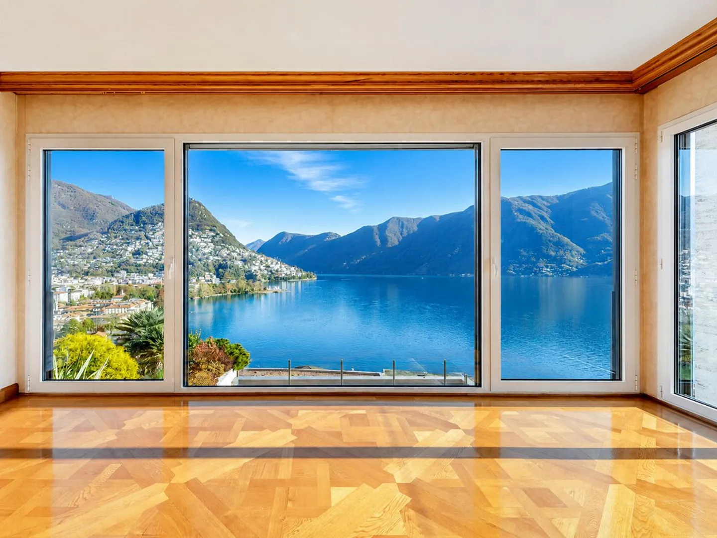 Penthouse with lake view in Central Lugano - Photo 1 of 12