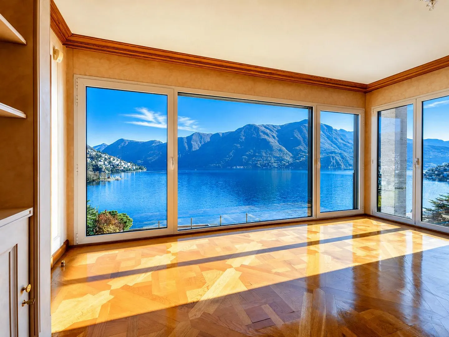 Penthouse with lake view in Central Lugano - Photo 3 of 12