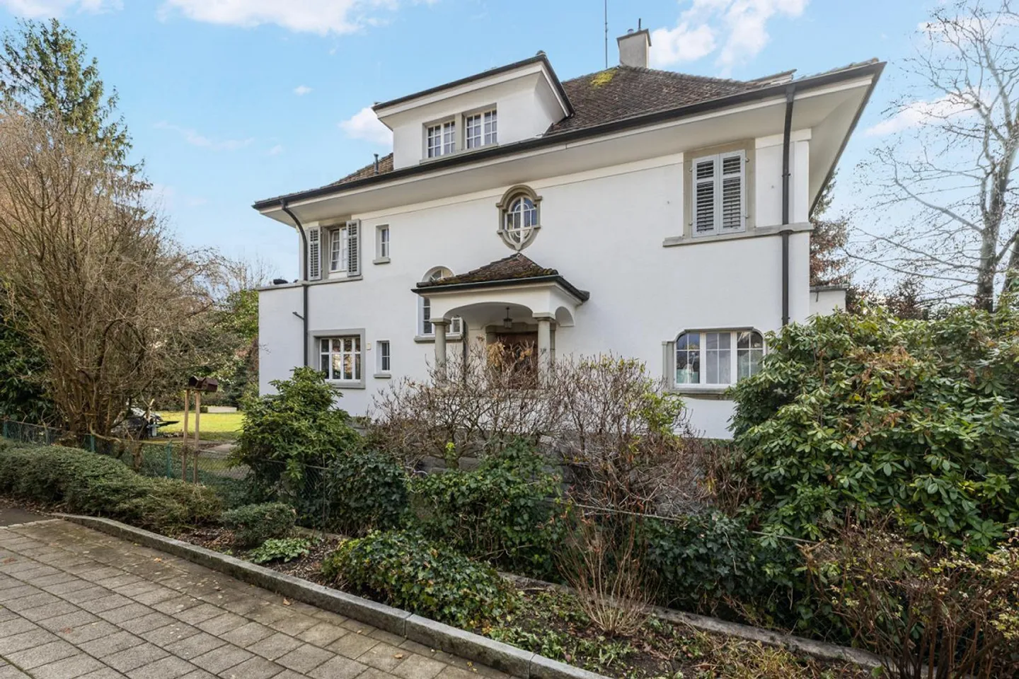 Art Nouveau villa with park in the center of Erlenbach - Photo 4 of 11