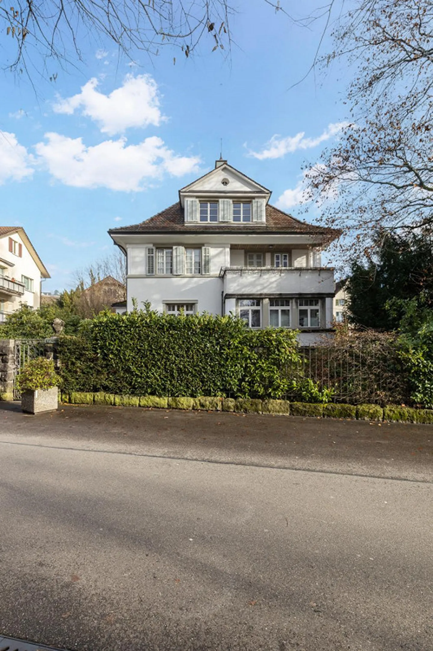 Art Nouveau villa with park in the center of Erlenbach - Photo 5 of 11