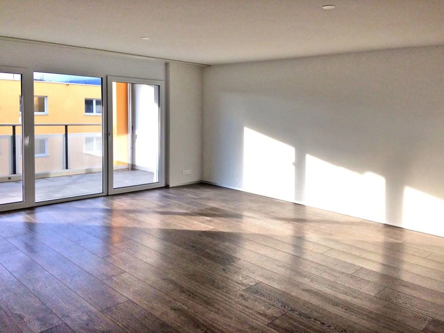 Appartement moderne et lumineux - grande terrasse avec soleil du soir ! - Photo 3 sur 7