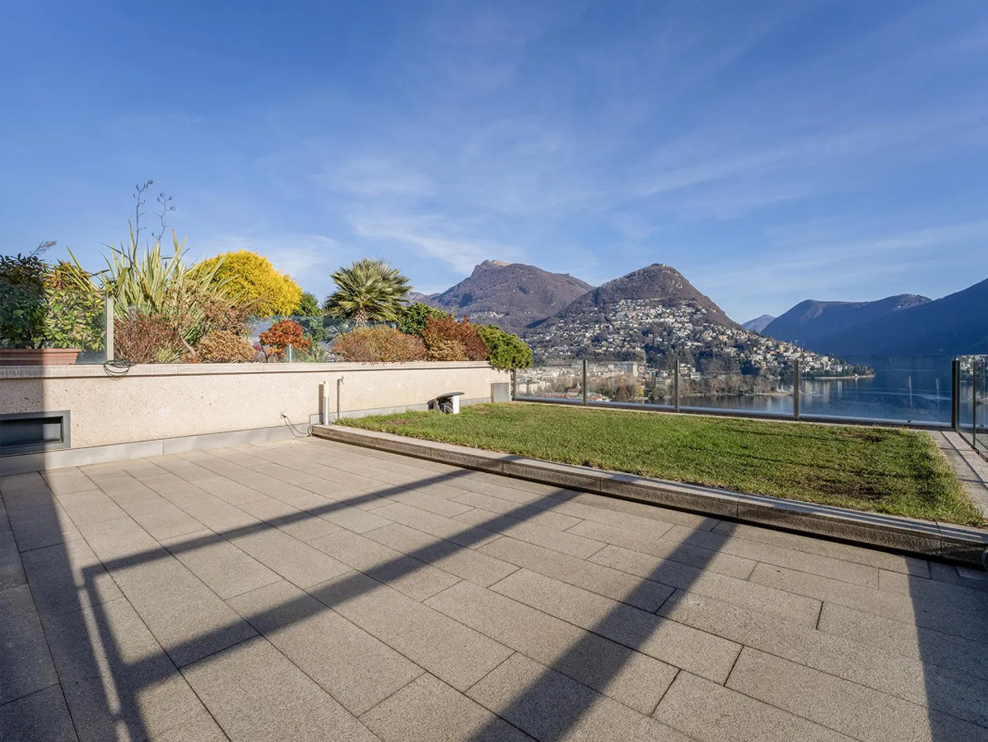 Penthouse with lake view in Central Lugano - Photo 8 of 12
