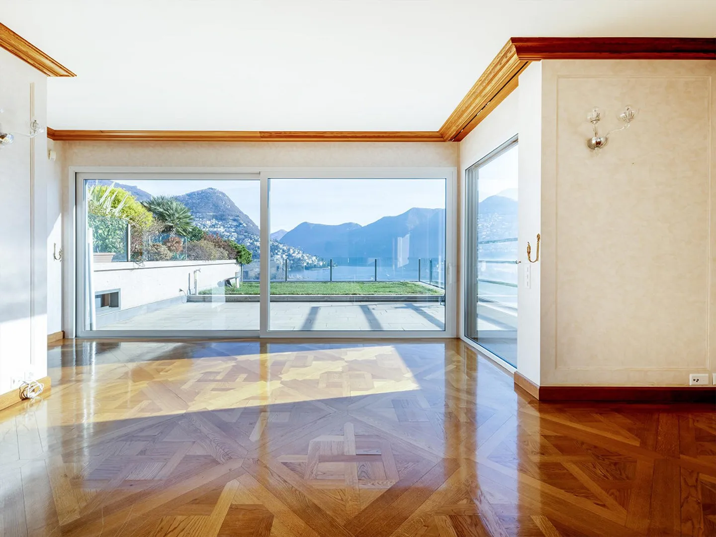 Penthouse with lake view in Central Lugano - Photo 10 of 12