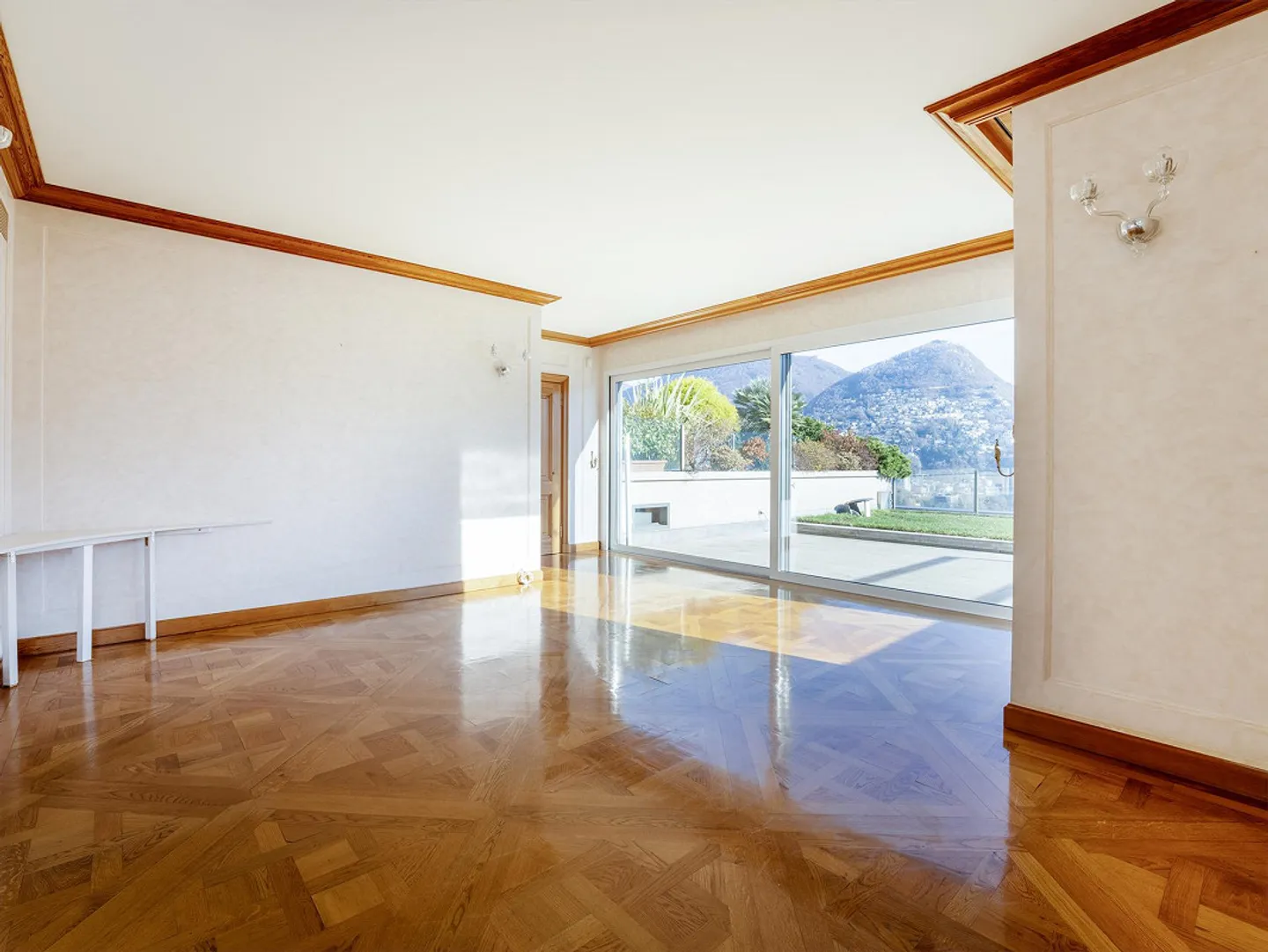 Penthouse with lake view in Central Lugano - Photo 11 of 12