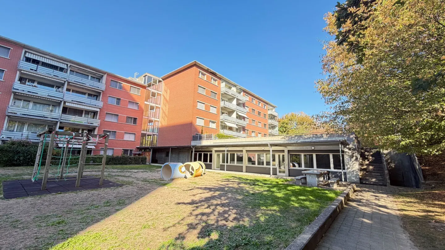 Appartamento di 5,5 stanze con grande balcone, ascensore e posto auto sotterraneo - Foto 1 di 15