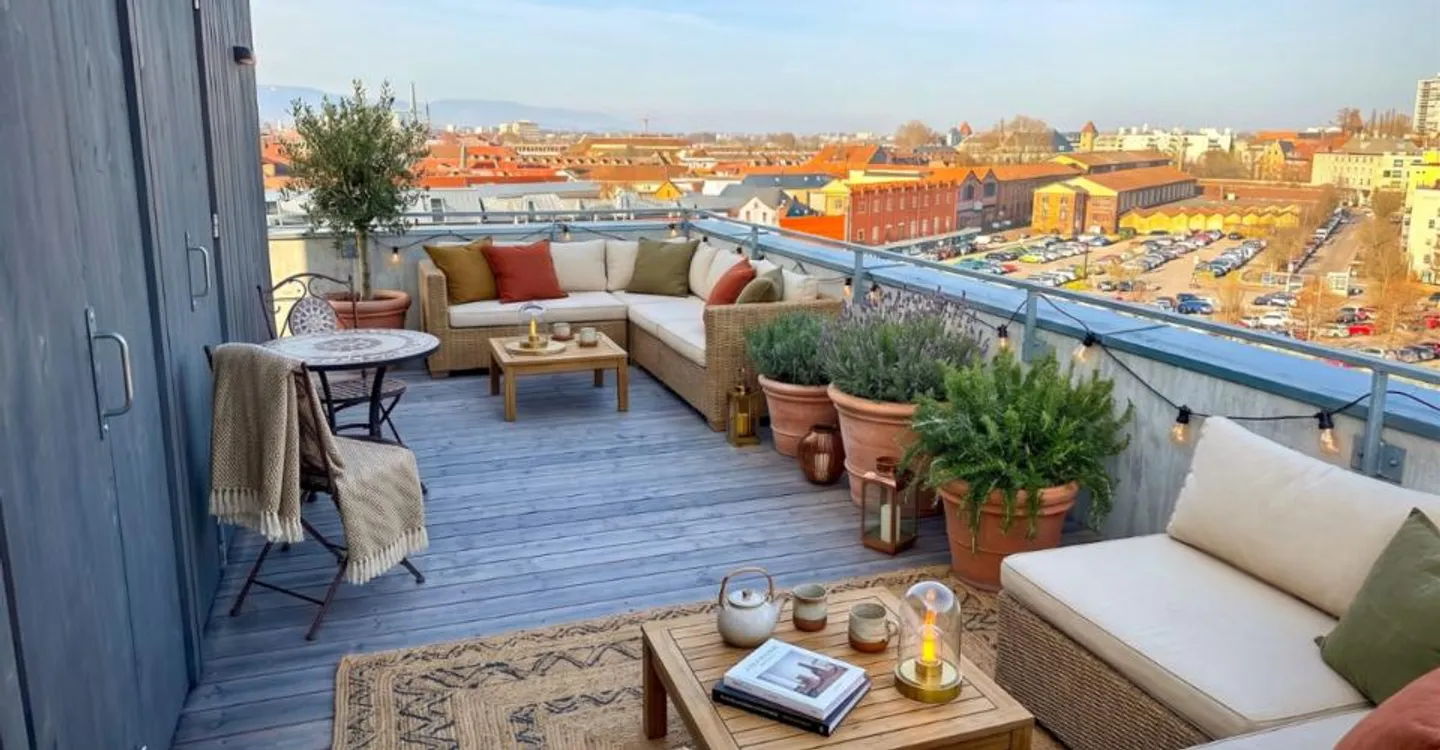 Loft-Penthouse and its 360° Rooftop, just across the border - Photo 3 of 9