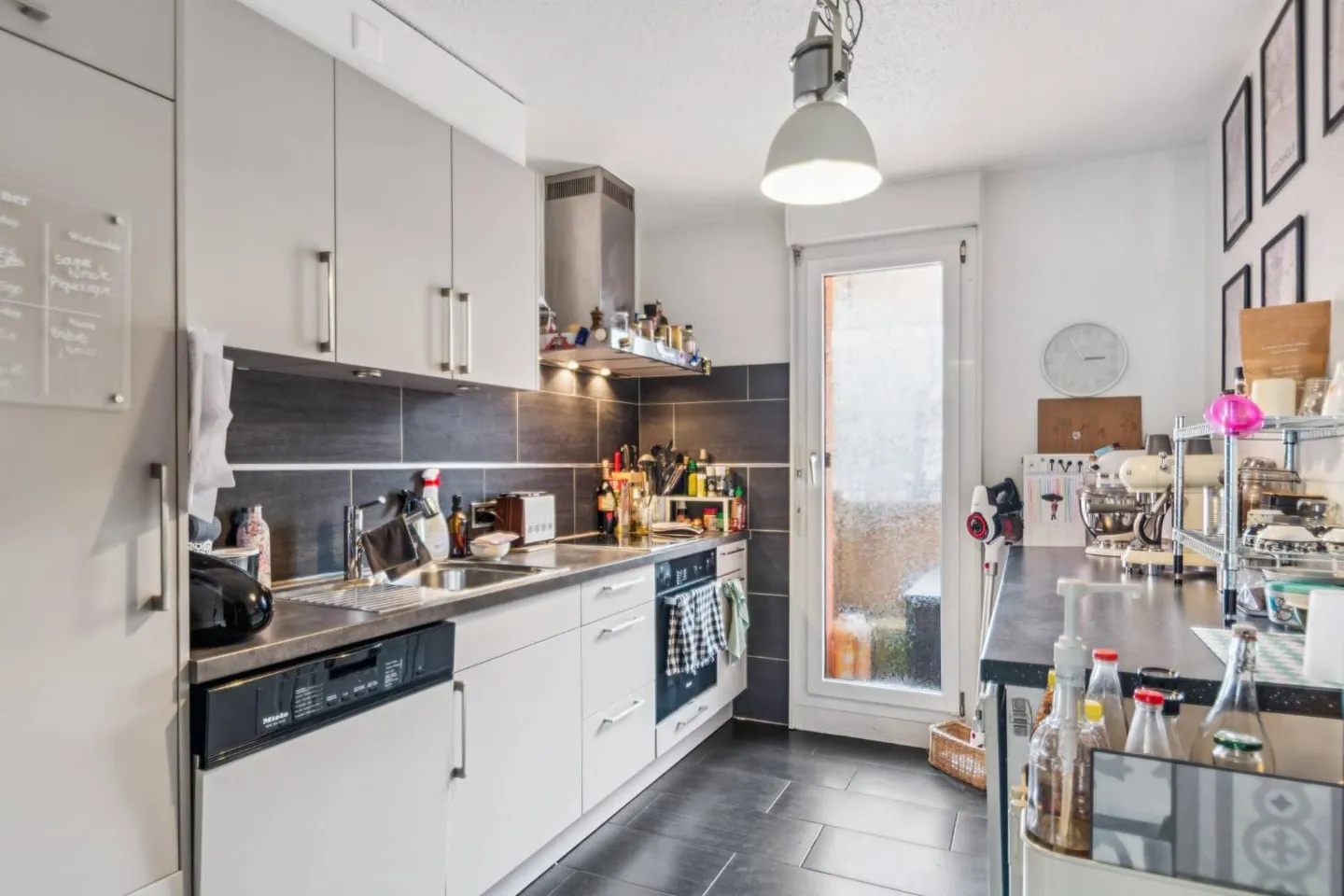 Bell'appartamento ristrutturato di 4,5 locali con terrazza e 2 posti auto - Foto 4 di 11