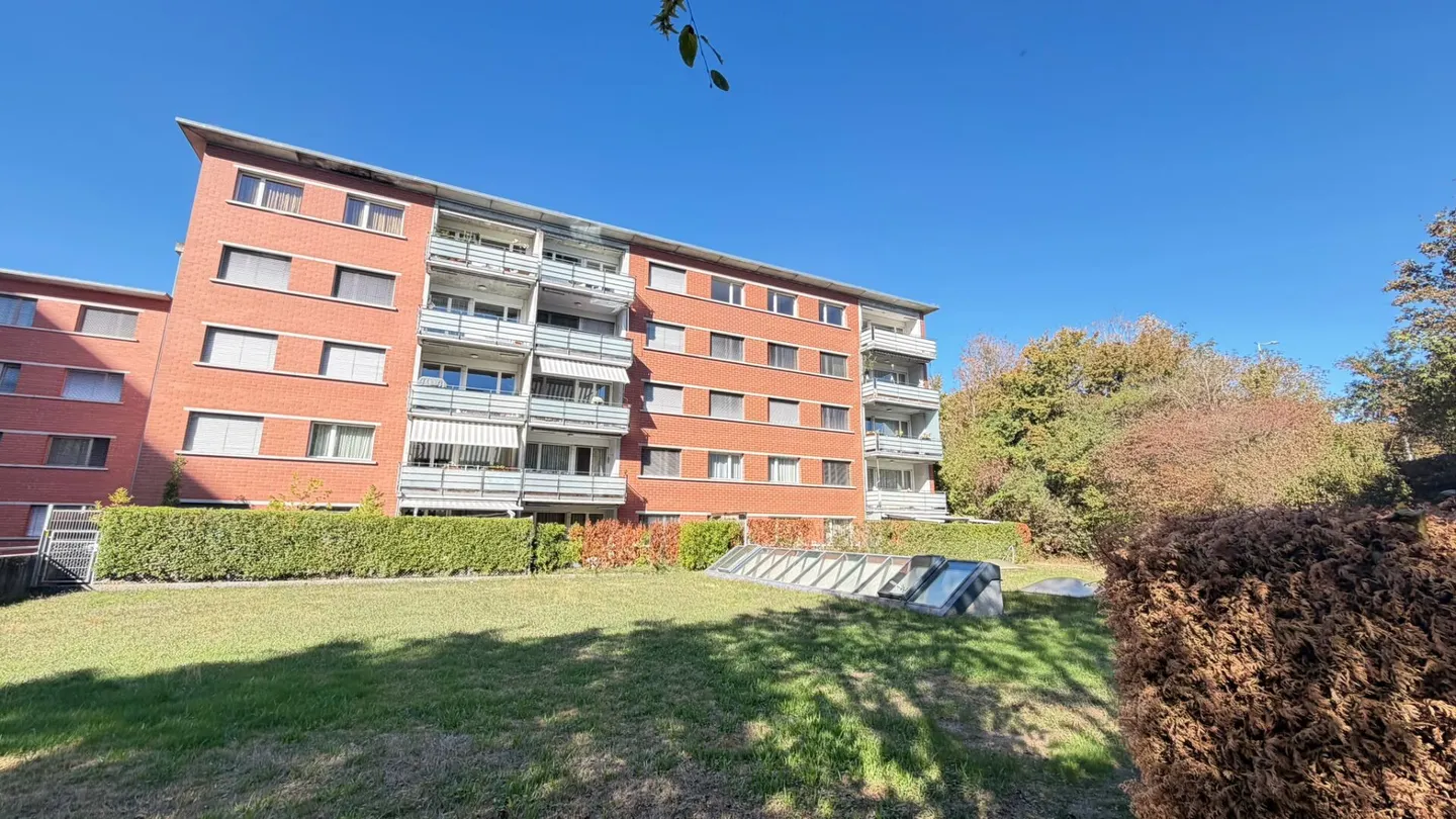 Appartamento di 5,5 stanze con grande balcone, ascensore e posto auto sotterraneo - Foto 11 di 15