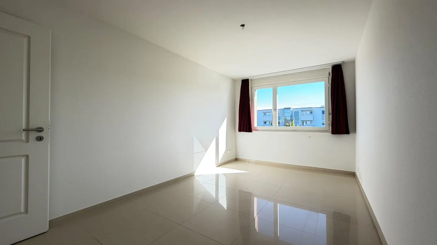 Appartamento di 5,5 stanze con grande balcone, ascensore e posto auto sotterraneo - Foto 5 di 15