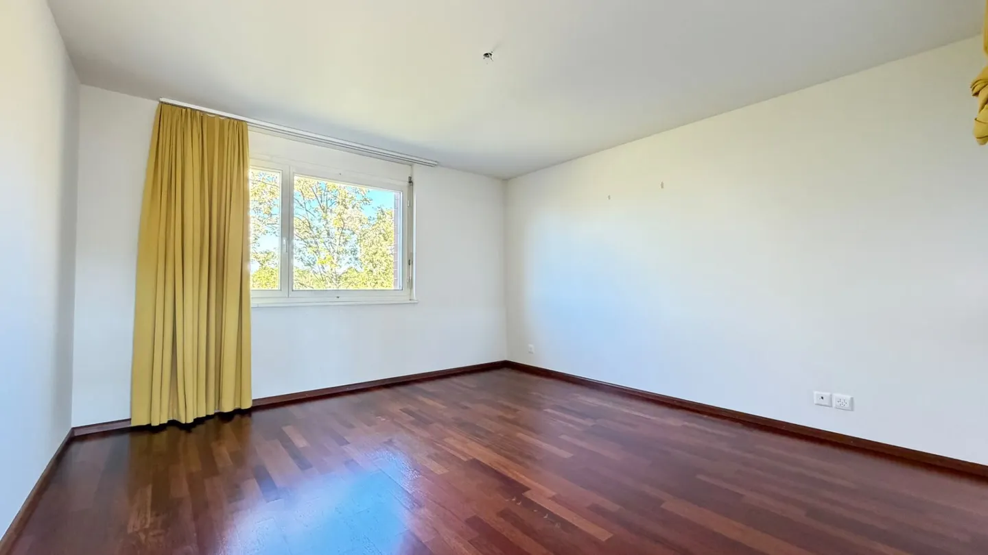 Appartamento di 5,5 stanze con grande balcone, ascensore e posto auto sotterraneo - Foto 7 di 15