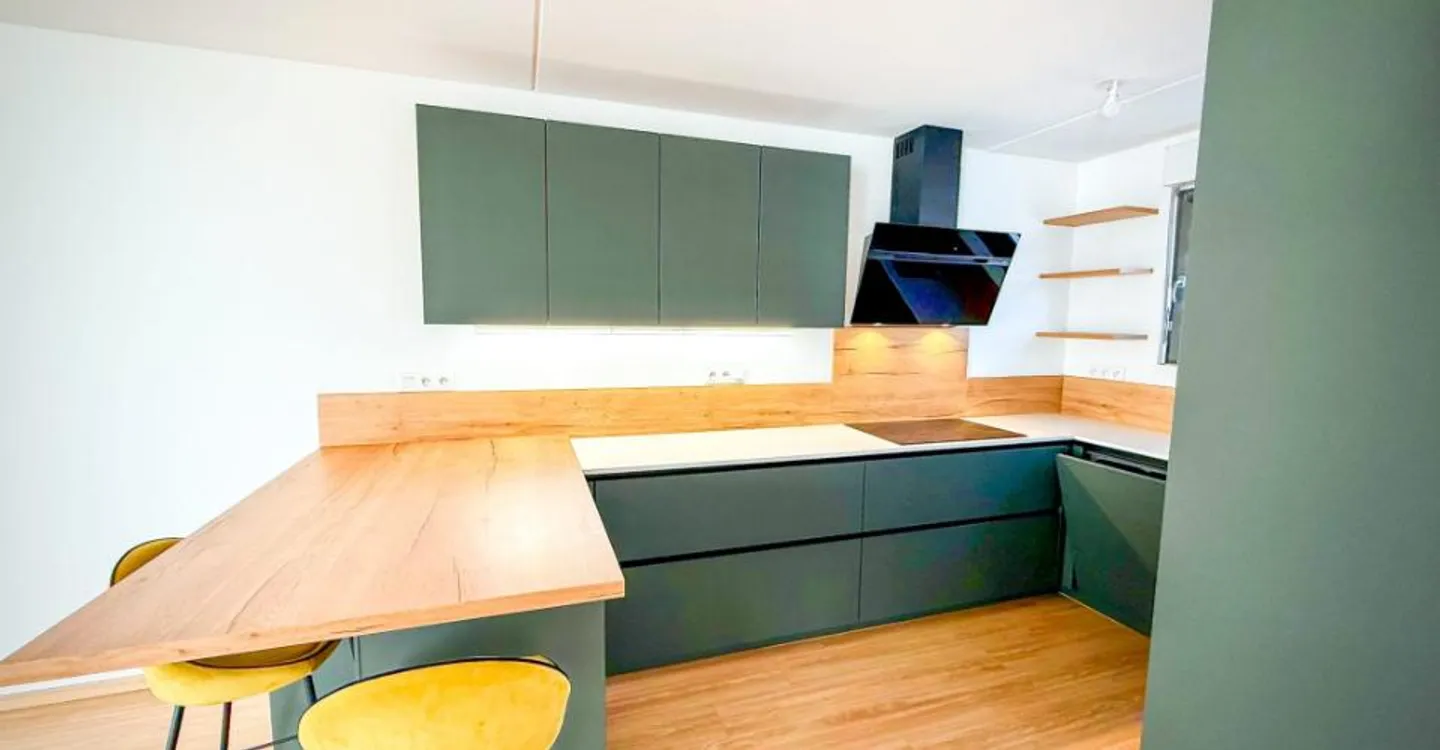 Loft-Penthouse and its 360° Rooftop, just across the border - Photo 2 of 9