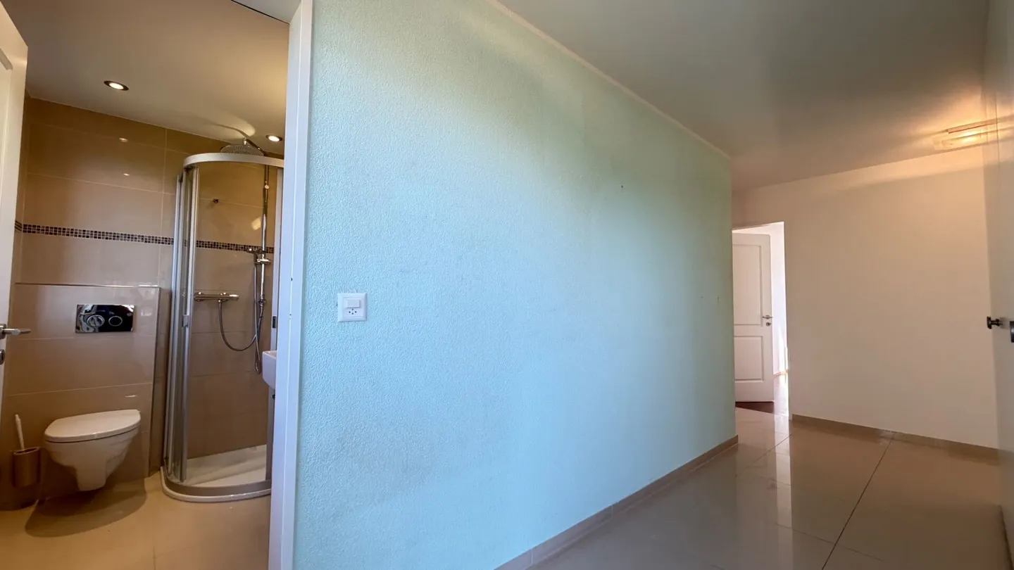Appartamento di 5,5 stanze con grande balcone, ascensore e posto auto sotterraneo - Foto 9 di 15