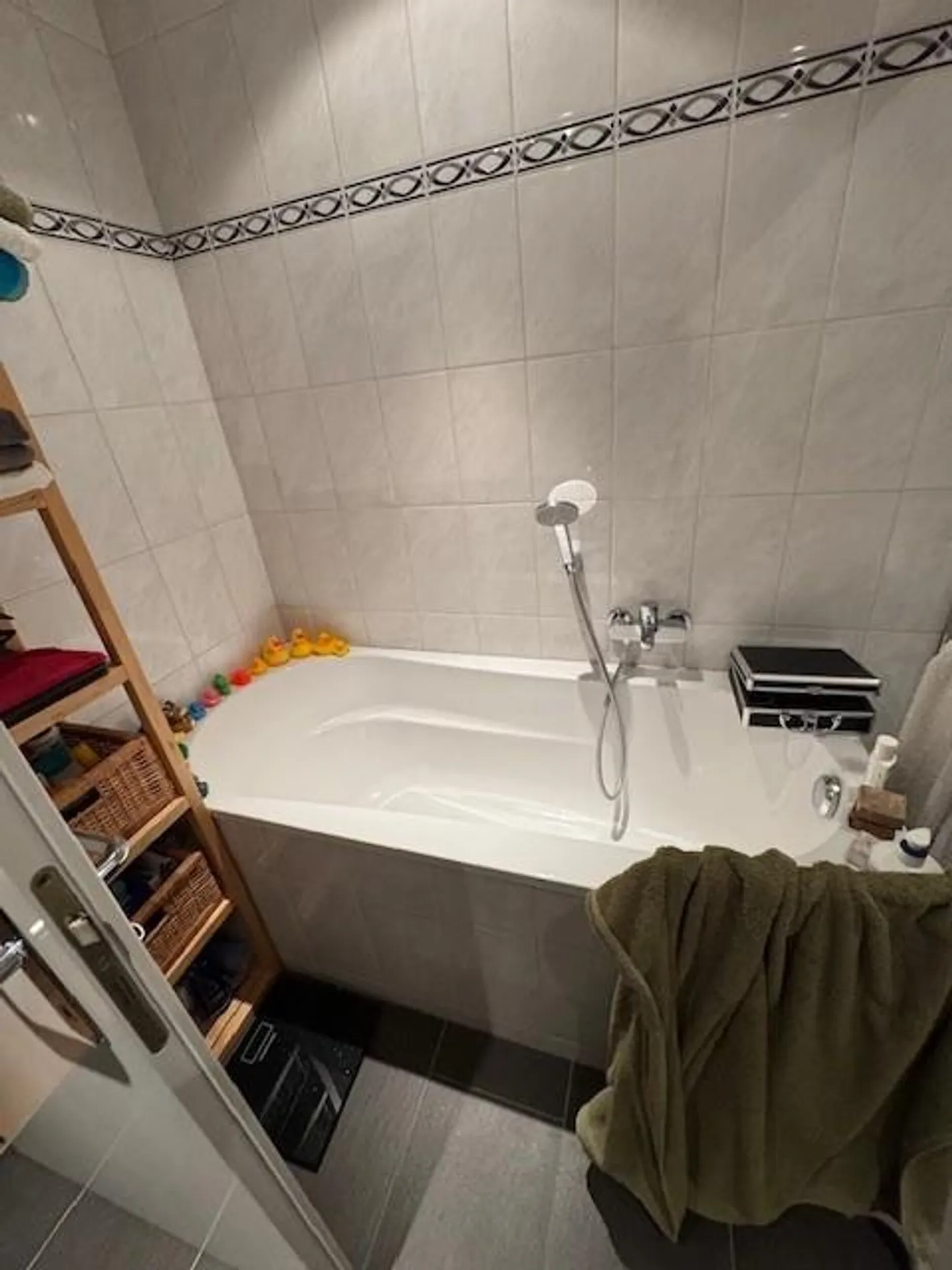 3.5 Room Apartment in a Quiet Location between Train Station and Old Town - Photo 3 of 11