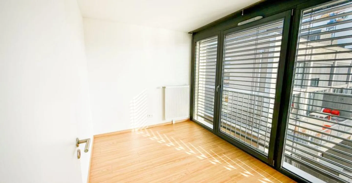Loft-Penthouse and its 360° Rooftop, just across the border - Photo 7 of 9