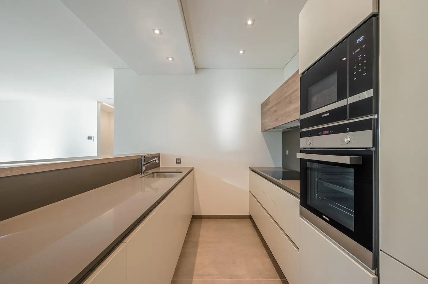 Appartement moderne de 3.5 pièces avec grande terrasse - Photo 2 sur 7