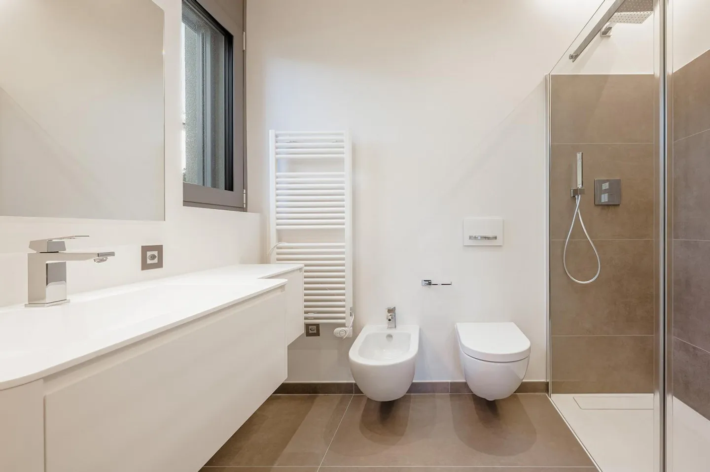 Appartement moderne de 3.5 pièces avec grande terrasse - Photo 3 sur 7