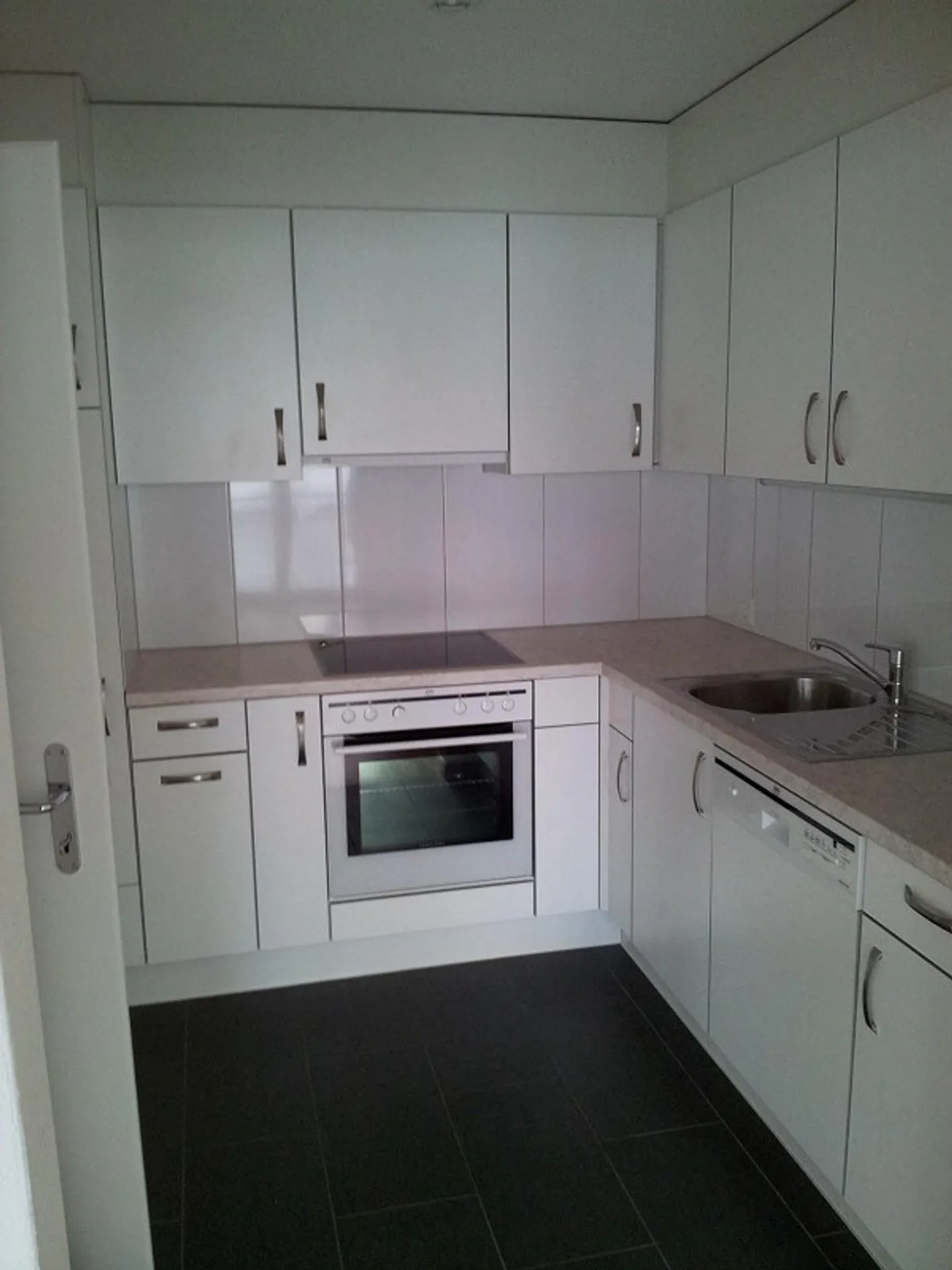 3.5 Room Apartment in a Quiet Location between Train Station and Old Town - Photo 7 of 11