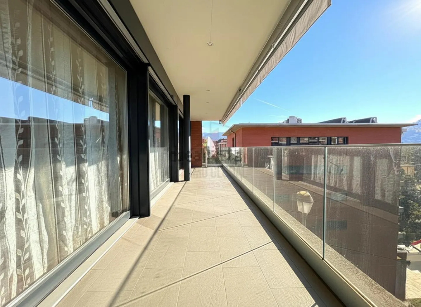 PRÄCHTIGE DACHGESCHOSSWOHNUNG ERWARTET EINE NEUE FAMILIE - Foto 10 von 11