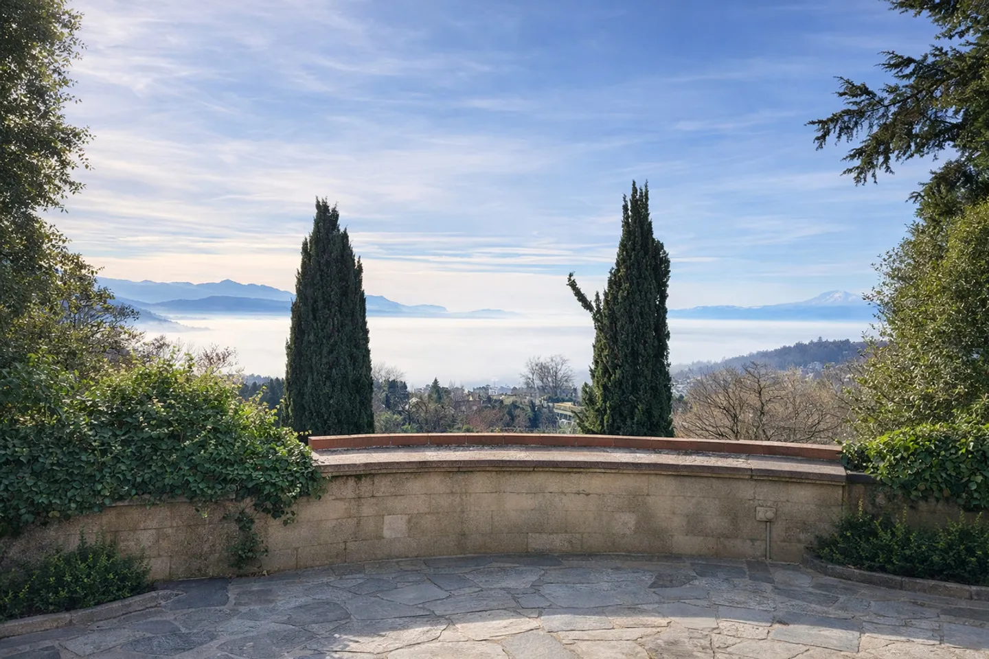 Außergewöhnliches Anwesen mit Seeblick - Foto 1 von 9