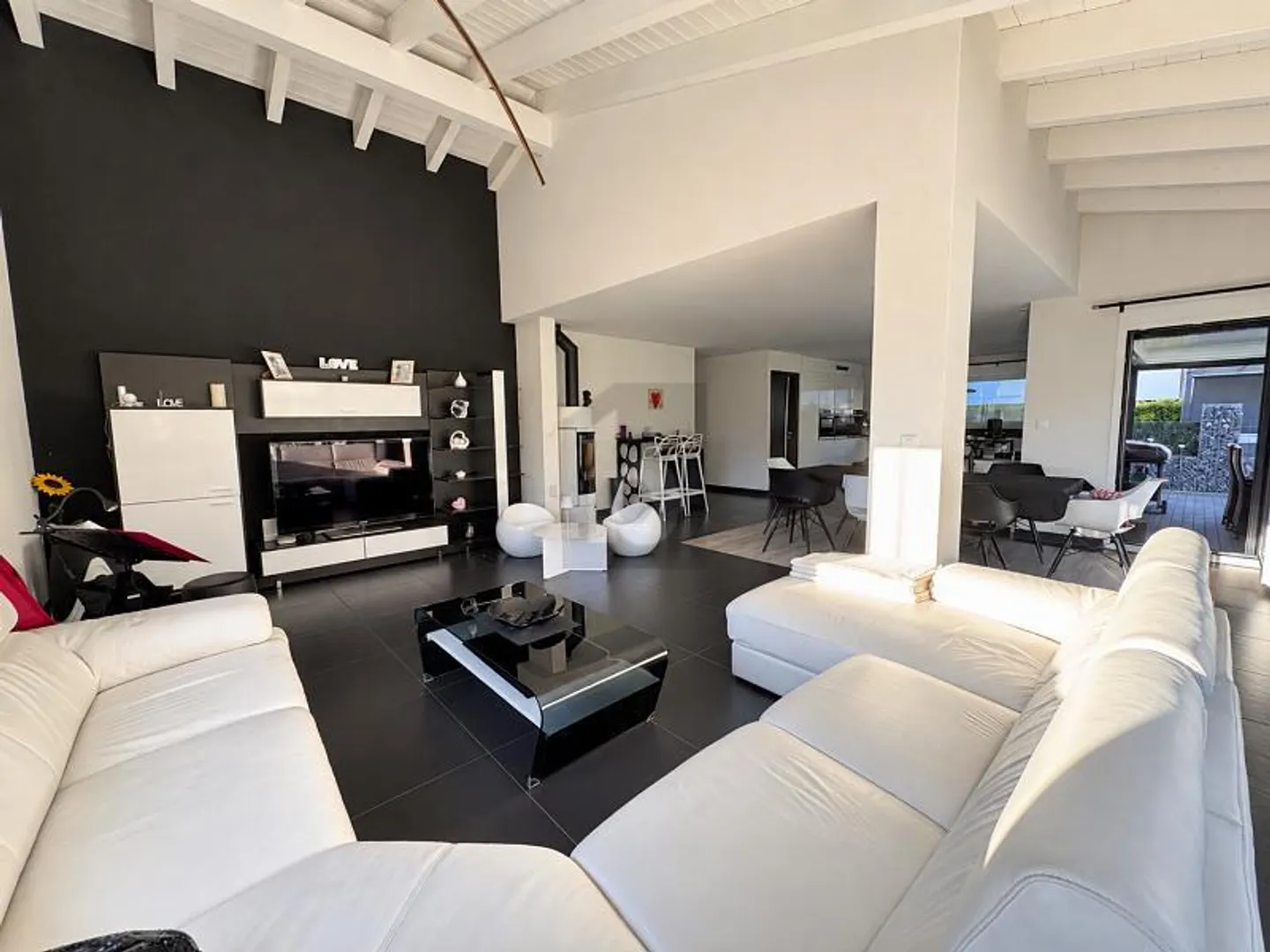 EXCEPTIONAL, JACUZZI AND PREMIUM EQUIPMENT - Photo 3 of 6