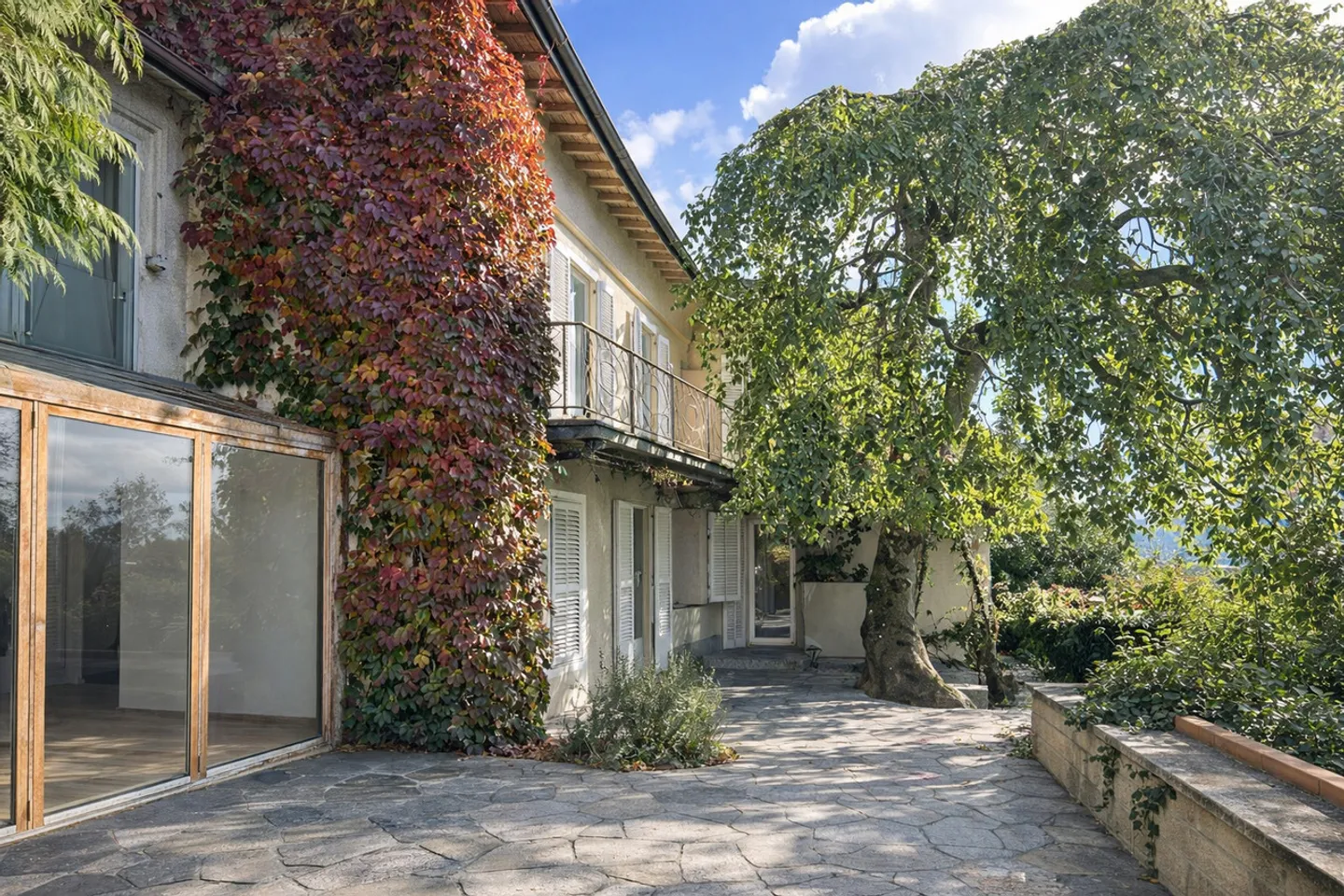 Außergewöhnliches Anwesen mit Seeblick - Foto 2 von 9