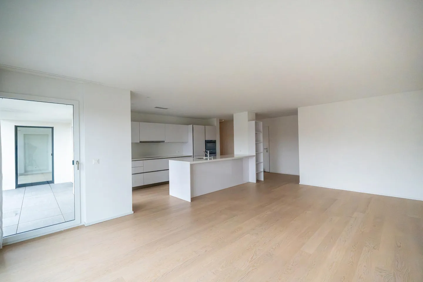Ampio appartamento di 3,5 stanze in una posizione ricercata - Foto 4 di 13