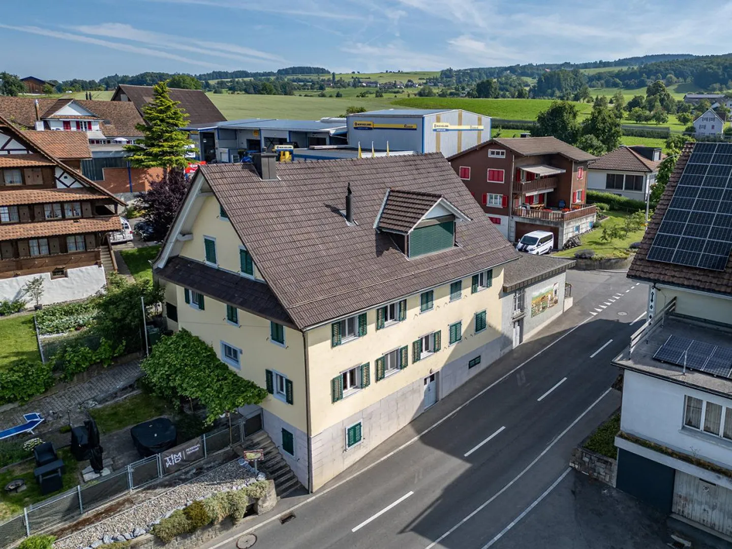 Charmante maison multifamiliale - Photo 2 sur 6